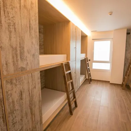 Thostel * Santiago de Compostela