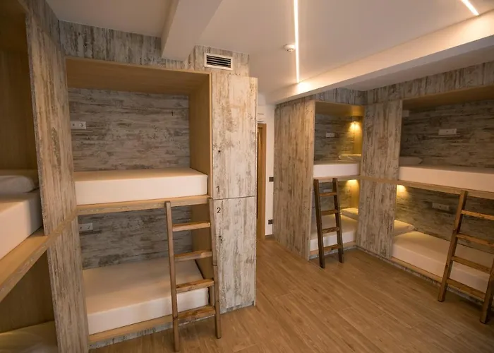 Thostel * 圣地亚哥－德孔波斯特拉