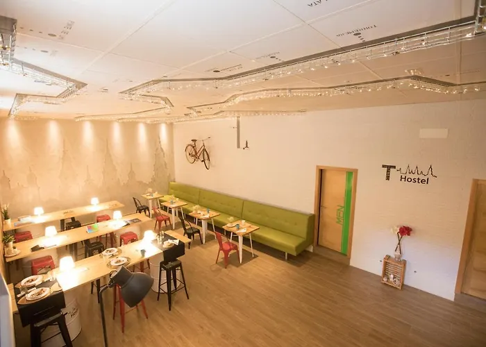 旅馆 Thostel