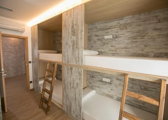 ホステル Thostel *